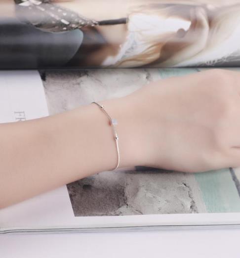 现在最流行清新简约的手链：时尚多层珍珠手链分享