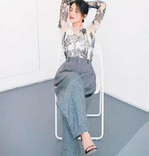 高圆圆杨幂穿起长袖套装：引领早秋时尚新潮流（图）