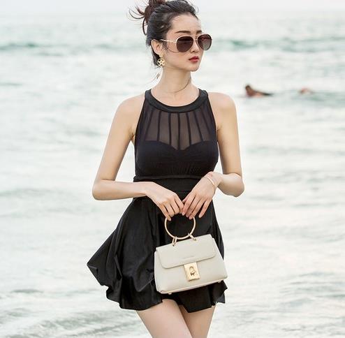 条纹露背连体泳衣推荐:泳衣让夏日美出新高度 条纹露背连体泳衣推荐:泳衣让夏日美出新高度