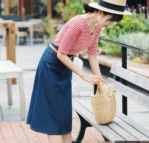 开叉高腰包臀裙搭配：时尚包臀裙轻松彰显大长腿