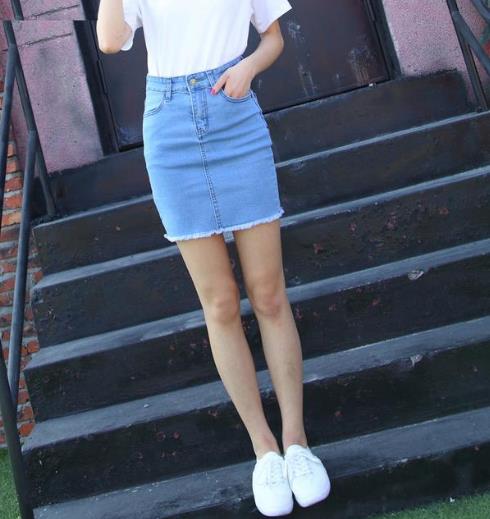 开叉高腰包臀裙搭配：时尚包臀裙轻松彰显大长腿