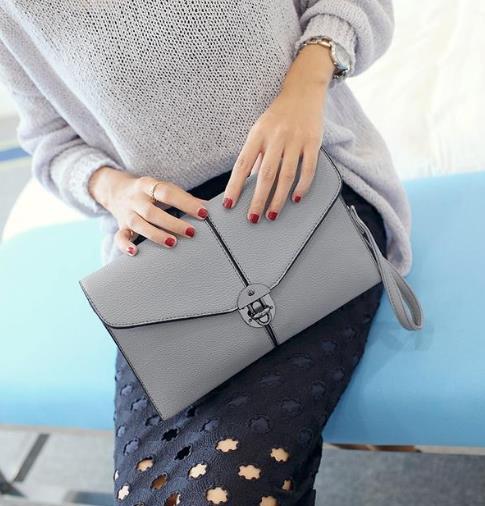 2017年最新潮的几款手拿包：时髦洋气又吸睛（图）