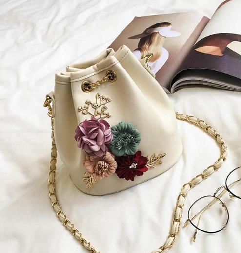 强烈推荐复古锁扣链条小方包:轻巧百搭又实用(图) 强烈推荐复古锁扣链条小方包:轻巧百搭又实用(图)