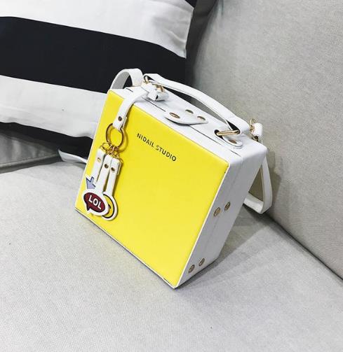 强烈推荐复古锁扣链条小方包:轻巧百搭又实用(图) 强烈推荐复古锁扣链条小方包:轻巧百搭又实用(图)