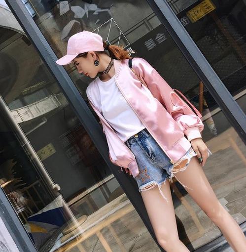 长袖牛仔衬衫搭配高腰半身裙：遮肉又显瘦（图）