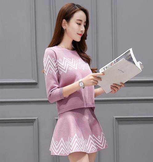 初秋的套装格外有气质：条纹喇叭裤套装推荐（图）