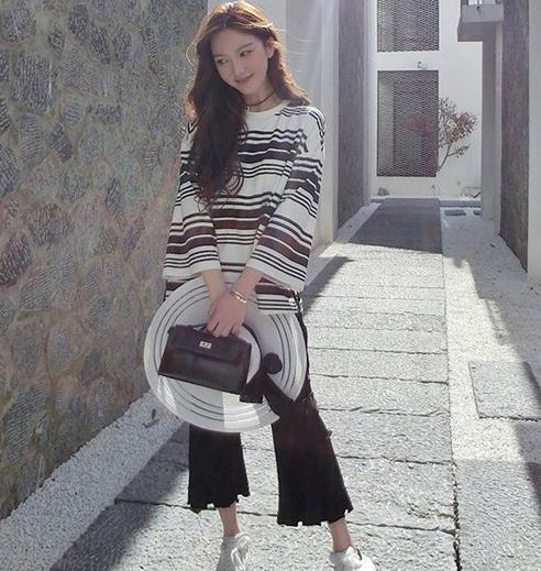初秋的套装格外有气质：条纹喇叭裤套装推荐（图）