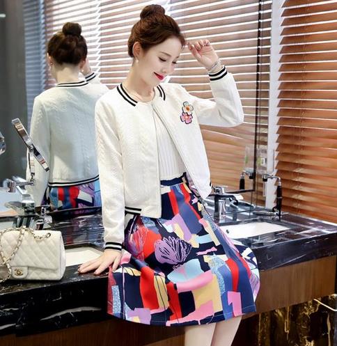 秋天依然离不开套装:时尚菱格子镂空套装分享(图) 秋天依然离不开套装:时尚菱格子镂空套装分享(图)