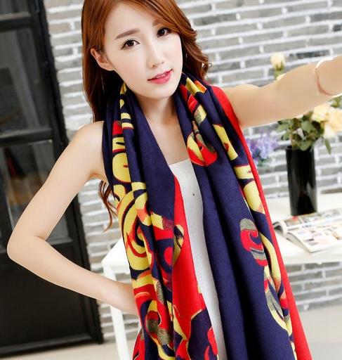 秋冬款围巾就是点睛之笔：时尚百搭围巾推荐（图）