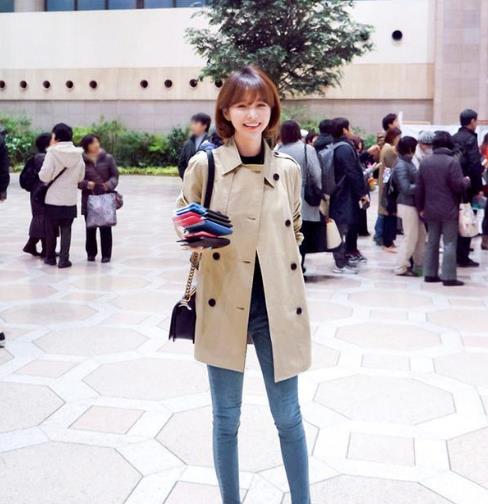 适合小个子女孩穿的中长款卡其色风衣分享（图）