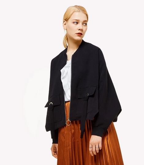 圆环扣蝙蝠袖外套搭配百褶半身裙：显高显瘦（图）