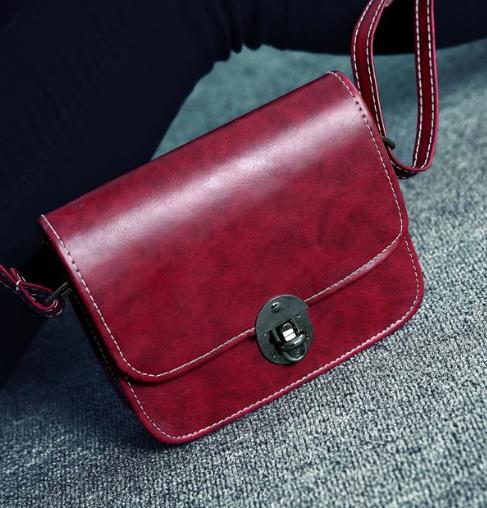 今年流行这样的单肩包：链条斜挎单肩包搭配（图）