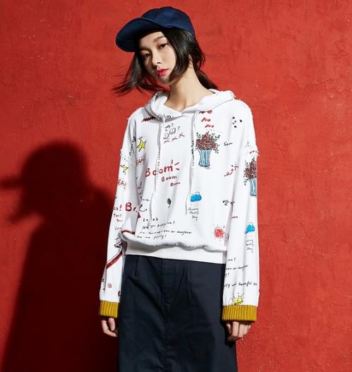 流苏蝙蝠袖卫衣怎么搭配:秋天看卫衣花样百出(图) 流苏蝙蝠袖卫衣怎么搭配:秋天看卫衣花样百出(图)