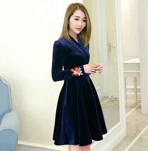 鱼尾圆领连衣裙搭配什么外套：青春减龄甜美风（图）