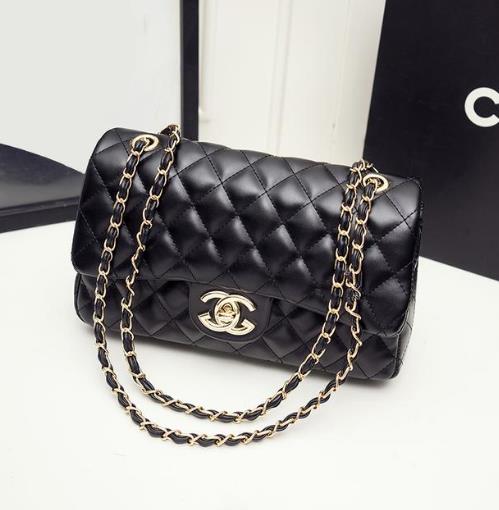 新款黑色链条包搭配：链条包增添时尚潮流气息（图）