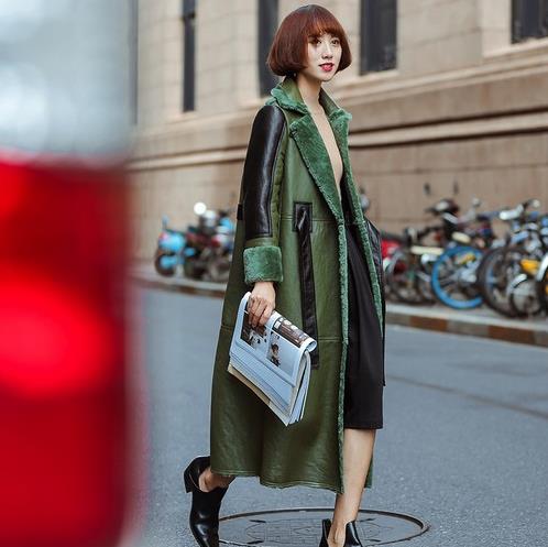 皮毛一体绣花外套搭配紧身裤：俏皮又减龄（图）