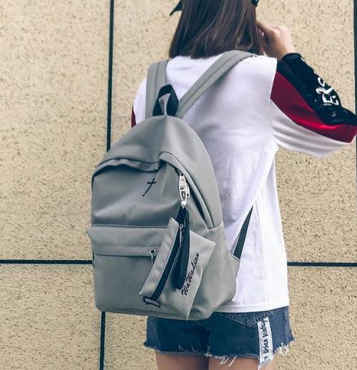 迪丽热巴同款迷你双肩包：简洁大方好穿搭（图）