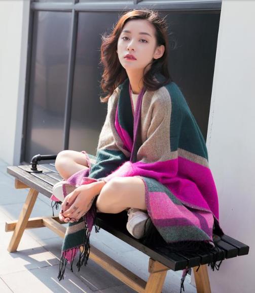 针织披肩斗篷让你引领早秋时尚：百搭斗篷推荐（图）