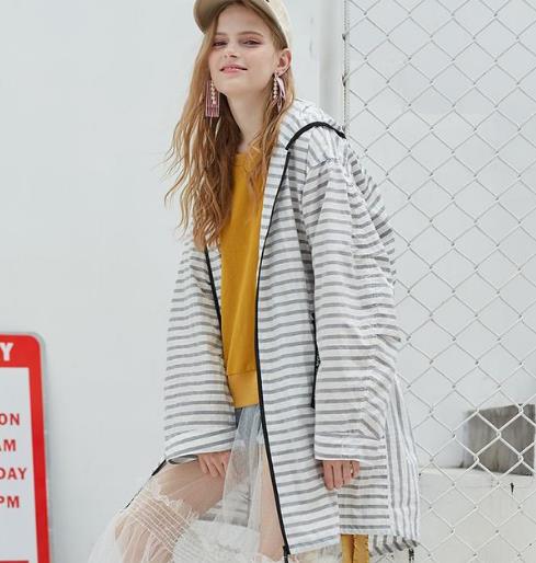 宽松舒适的秋款红色薄款外套：显瘦又时尚（图）