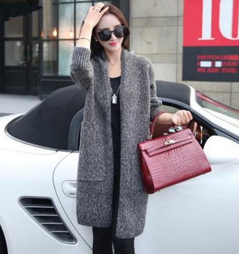 时尚百搭的中长款毛衣外套：打造百变造型（图）