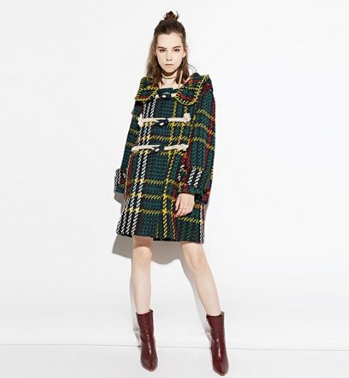 什么外套搭配V领格子背心裙才能彰显成熟稳重（图）