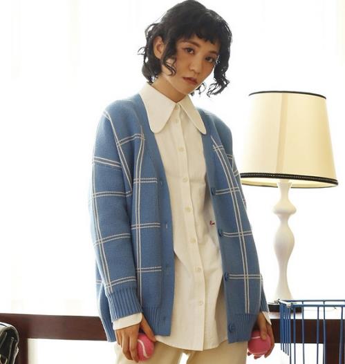 什么外套搭配V领格子背心裙才能彰显成熟稳重（图）