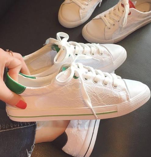 这样的亮片网面休闲鞋搭配风衣牛仔裤都好看（图）