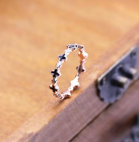 时尚气质玫瑰金戒指搭配：大气减龄戒指推荐（图）