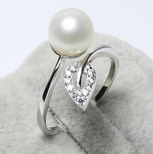 秀气与优雅的4款珍珠戒指：气质十足戒指推荐（图）