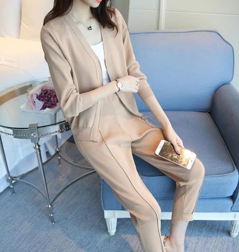 时尚针织套装单穿打底都很美:撞色短裙套装搭配 时尚针织套装单穿打底都很美:撞色短裙套装搭配