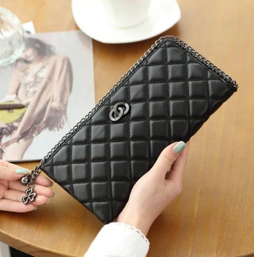 单肩斜跨链条包搭配：时尚简约链条包推荐