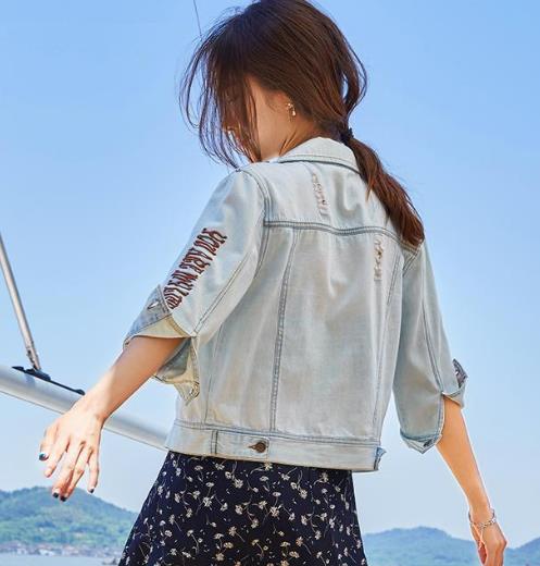 秋季必备破洞牛仔外套：时尚范儿外套推荐（图）