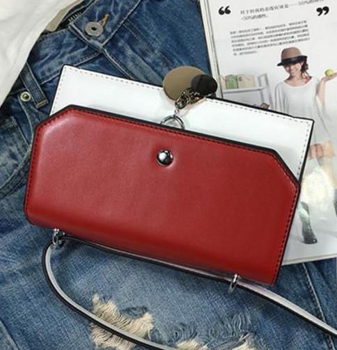 2017新款真皮流苏铆钉链条包：十足女人味（图）