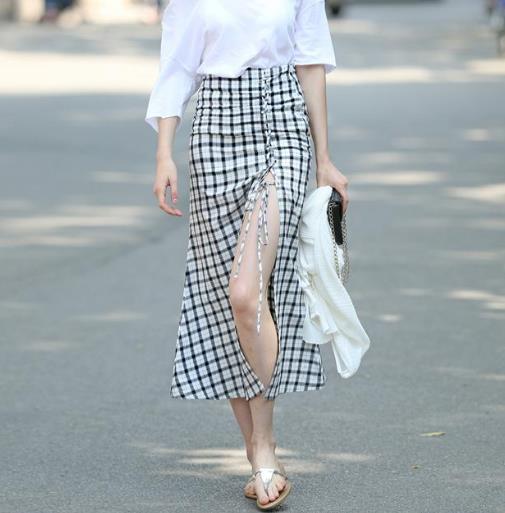 经典喇叭袖条纹连衣裙这么穿才时尚：遮肉显气质