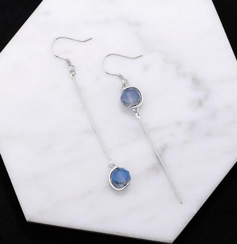 流苏耳环更能凸显精致脸庞:时尚百搭耳环分享(图) 流苏耳环更能凸显精致脸庞:时尚百搭耳环分享(图)