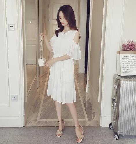 圆领高腰连衣裙怎么搭配：时尚性感尽显女人味