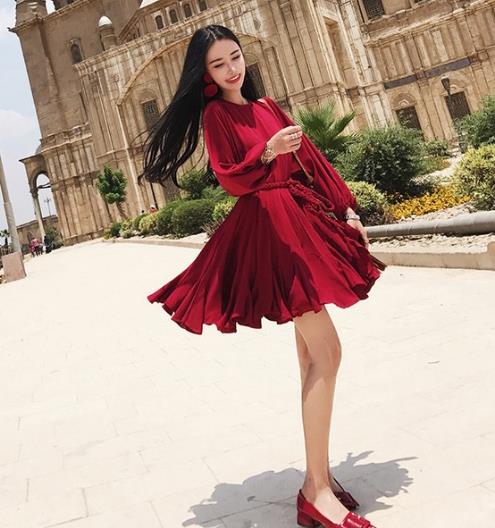 穿这样的裙子可以增高十厘米：蕾丝一步裙推荐（图）