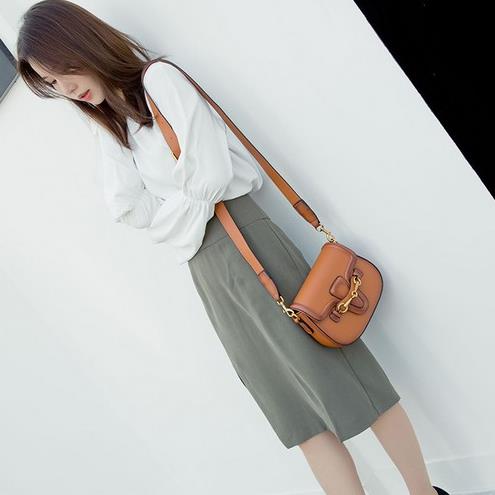 拼接圆环小方包怎么搭配：6种搭出时尚英伦风