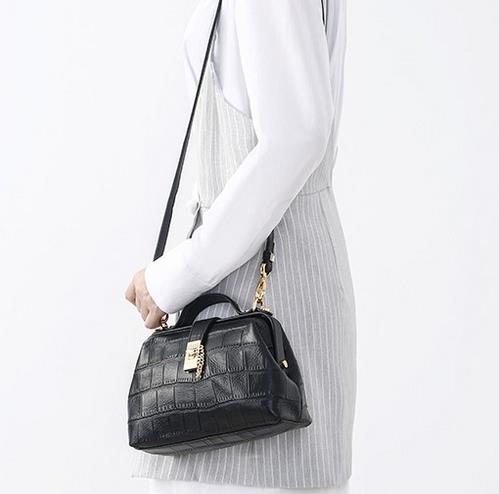 拼接圆环小方包怎么搭配：6种搭出时尚英伦风