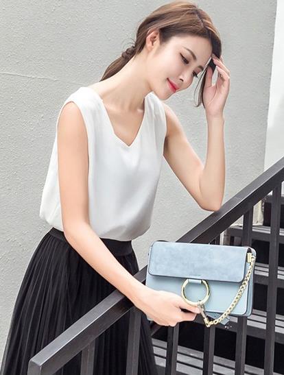 拼接圆环小方包怎么搭配：6种搭出时尚英伦风