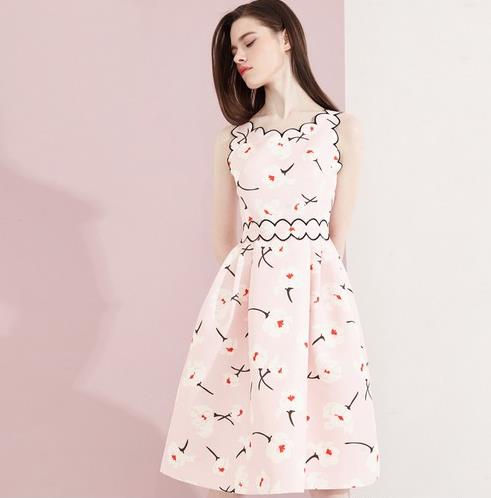 镂空短袖高腰连衣裙搭配：5款搭出华丽复古风