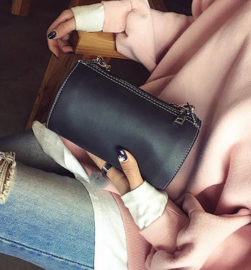 2017新款斜挎包：女包时尚圆筒斜挎包搭配（图）