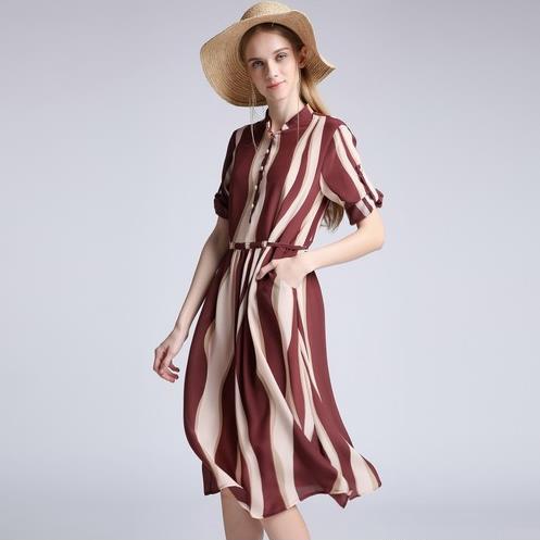 圆领印花连衣裙搭配：5款连衣裙打造性感小清新