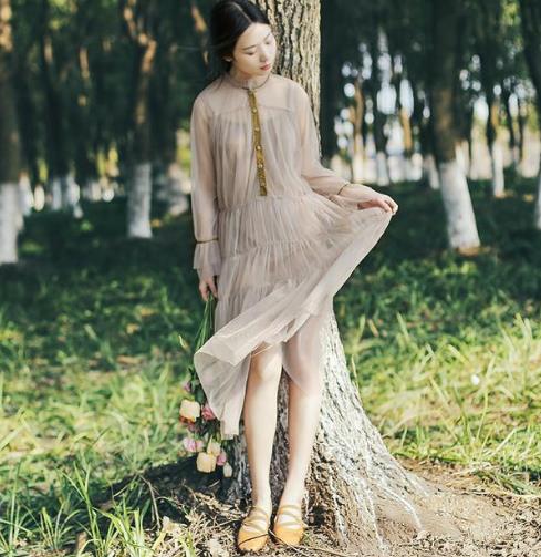 宽松连衣裙巧遮肚腩秀美腿:显瘦连衣裙配推荐(图) 宽松连衣裙巧遮肚腩秀美腿:显瘦连衣裙配推荐(图)