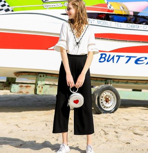 学高圆圆遮肉准则：优雅阔腿裤拯救不完美腿型（图）