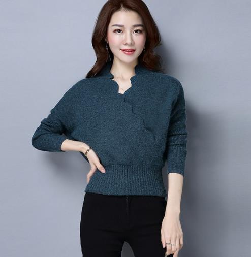 百褶裙搭配蕾丝拼接V领长袖衫：青春甜美风（图）