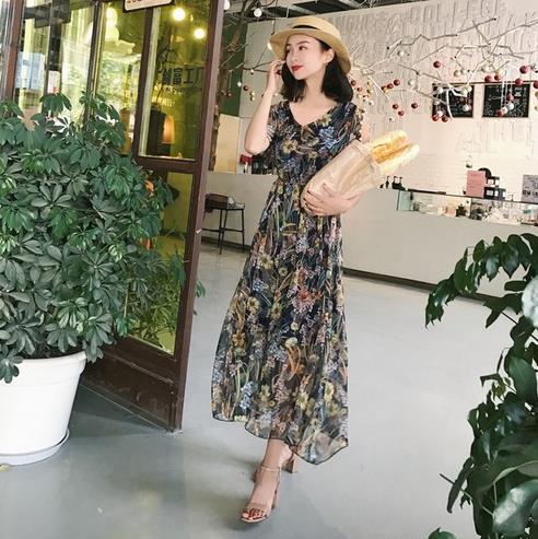 短裤搭配绑带高跟凉鞋：5款打造简约时尚学院风