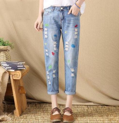 秋款破洞毛边牛仔裤搭配：6款牛仔裤打造最潮时尚圈