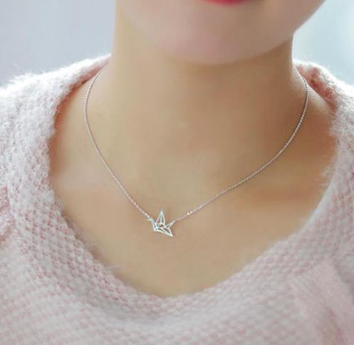 明星同款五角星镶钻耳钉:简约百搭耳钉搭配(图) 明星同款五角星镶钻耳钉:简约百搭耳钉搭配(图)