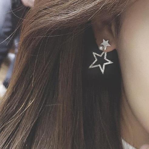 明星同款五角星镶钻耳钉：简约百搭耳钉搭配（图）